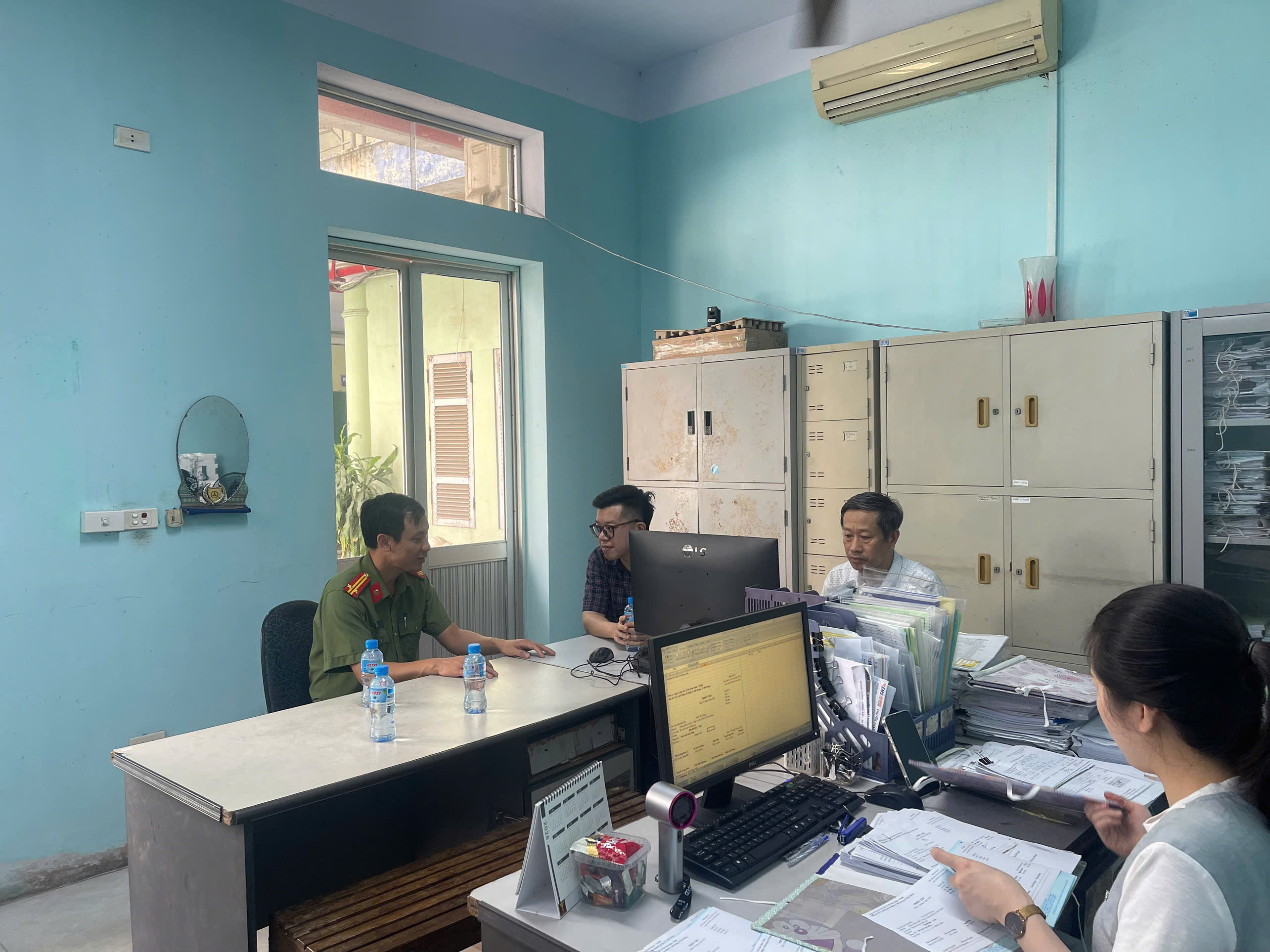 Công an phường Hải Dương tuyên truyền, hỗ trợ doanh nghiệp chấp hành pháp luật trong hoạt động sản xuất, kinh doanh
